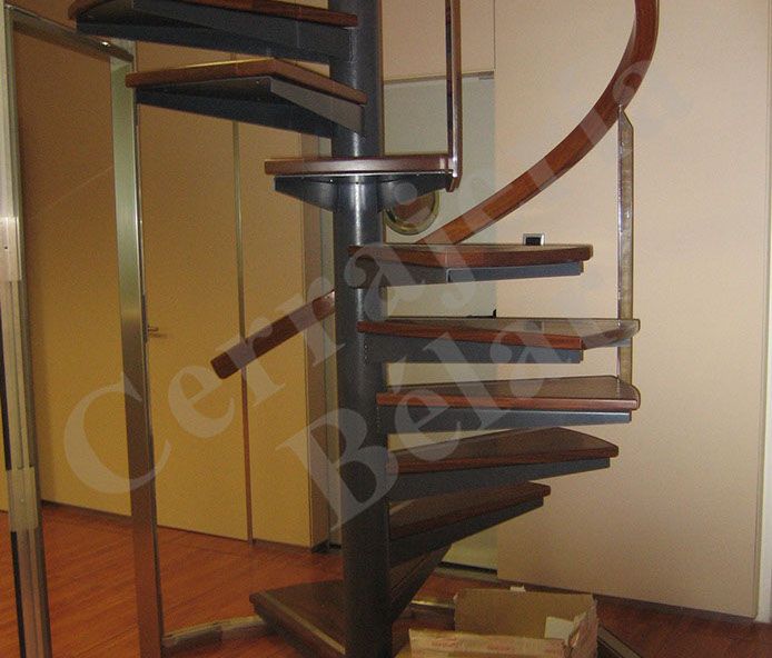 Escalera montada en San Boi de Llobregat, El Prat de Llobregat, Barcelona, Cornellá, Hospitalet... 