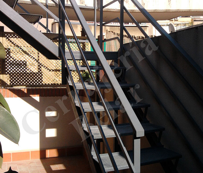 Escalera montada en San Boi de Llobregat, El Prat de Llobregat, Barcelona, Cornellá, Hospitalet... 